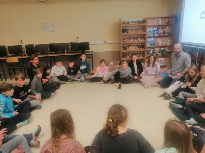 „Jesienne czytanie w bibliotece szkolnej”