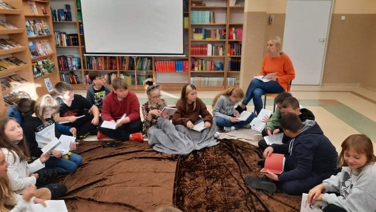 „Jesienne czytanie w bibliotece szkolnej”