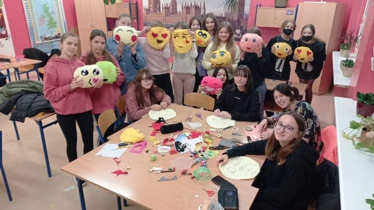 „Emotkowe Pożeracze Smutków”.
