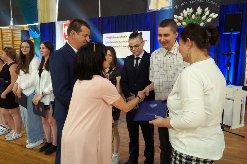 Fotorelacja z zakończenia roku szkolnego 2021\2022