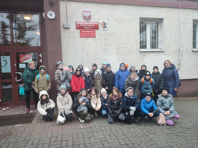 Klasa 4 f odwiedziła Muzeum Oświaty w Bydgoszczy „Szkoła naszych dziadków i pradziadków”